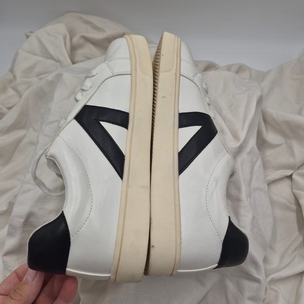 Mia Italia sneakers feature a white faux leather upper white women's size 10